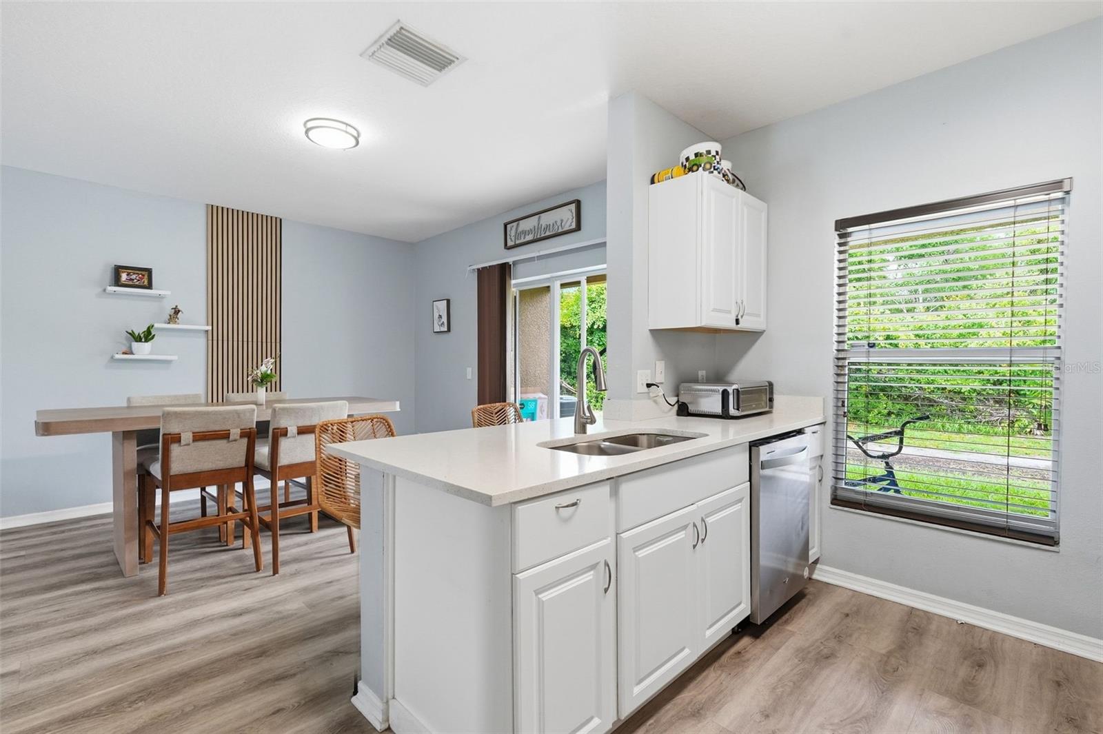 1250 CHARLESWORTH DR — photo 40