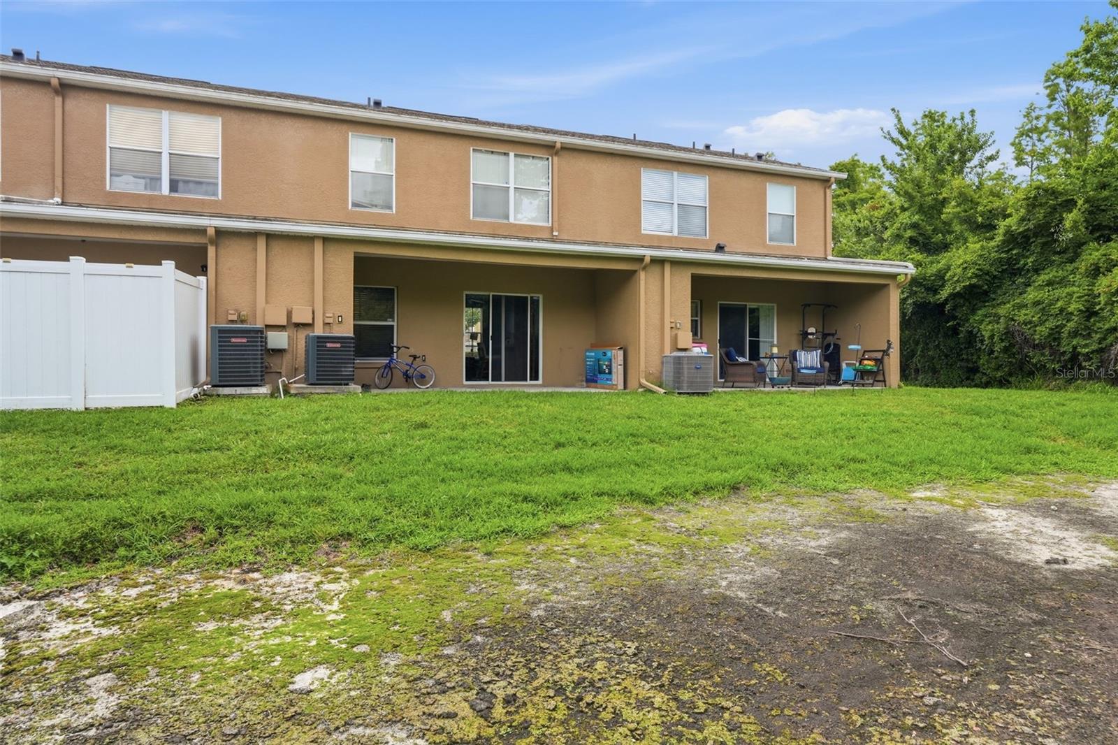1250 CHARLESWORTH DR — photo 44