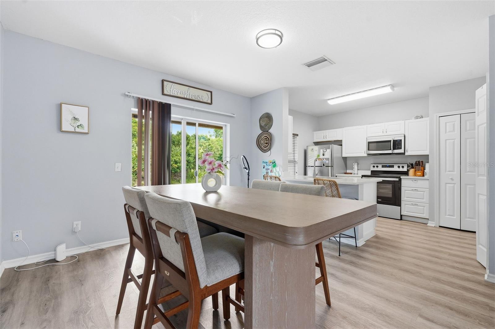 1250 CHARLESWORTH DR — photo 10