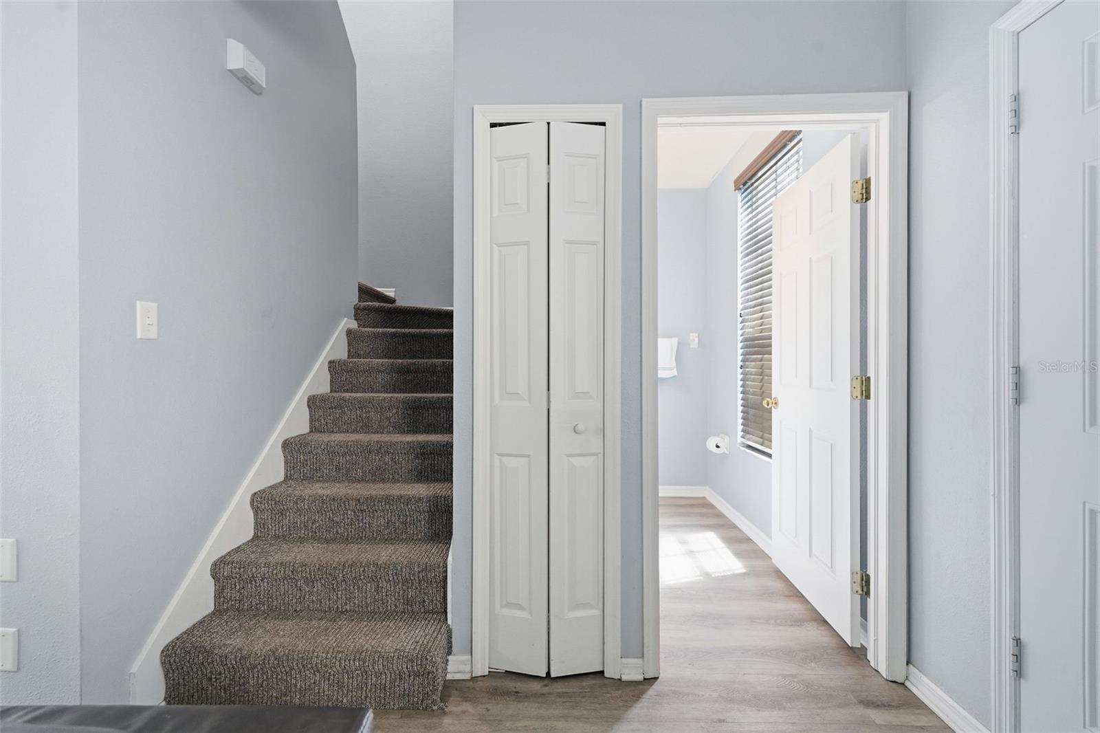 1250 CHARLESWORTH DR — photo 15