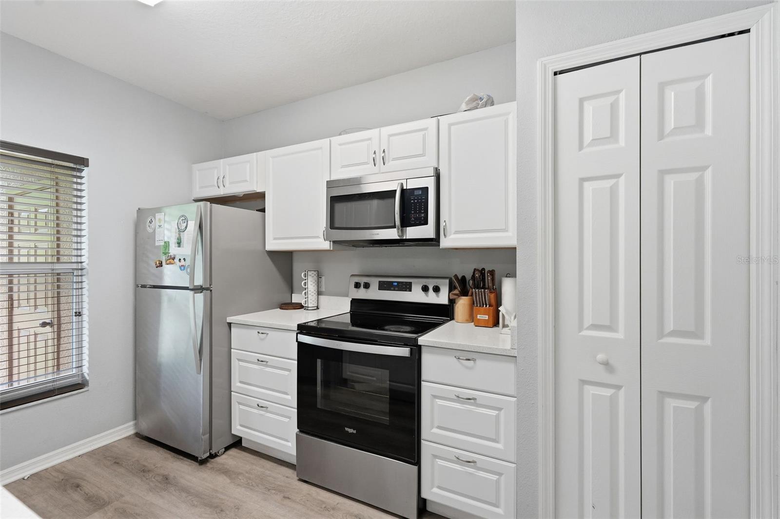 1250 CHARLESWORTH DR — photo 17