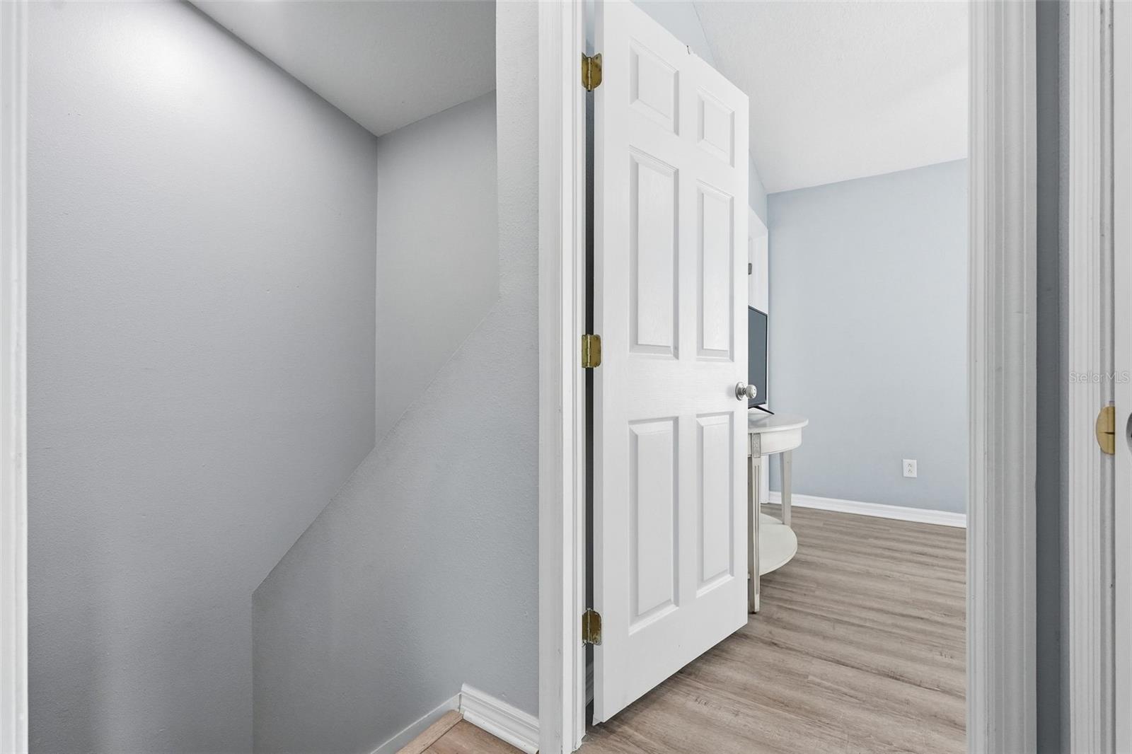 1250 CHARLESWORTH DR — photo 29
