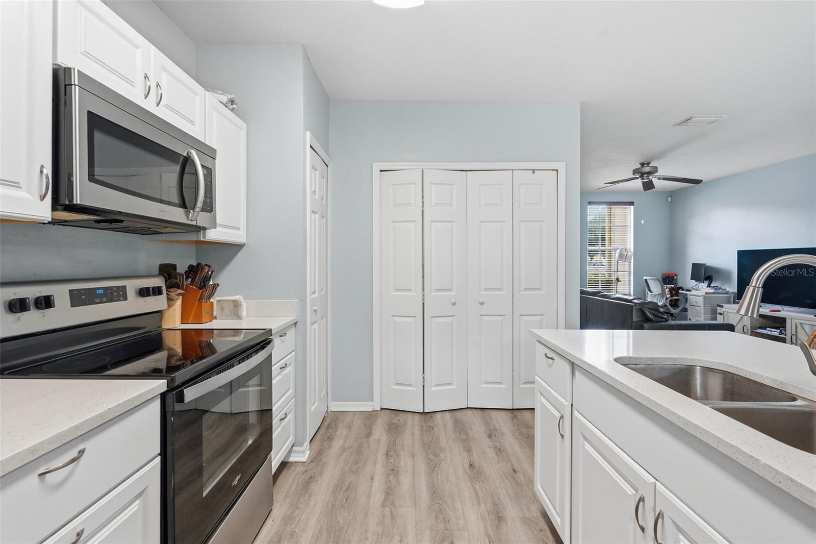 1250 CHARLESWORTH DR — photo 19