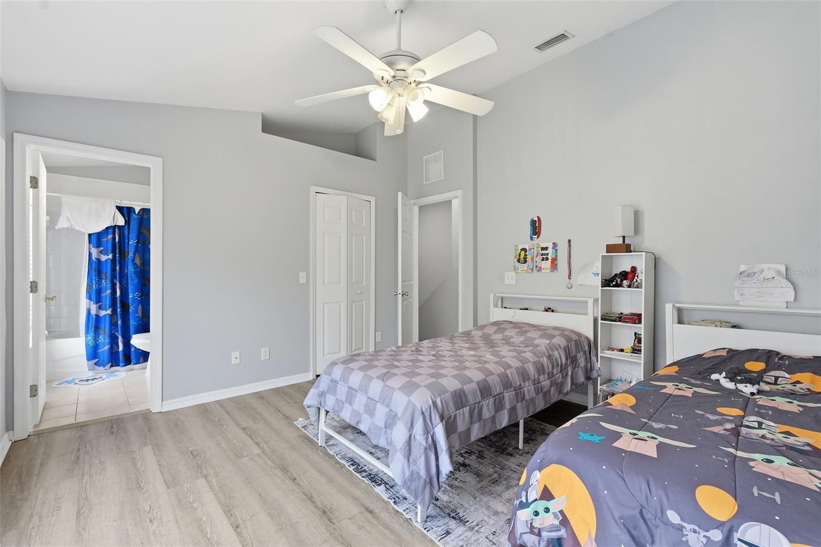 1250 CHARLESWORTH DR — photo 24
