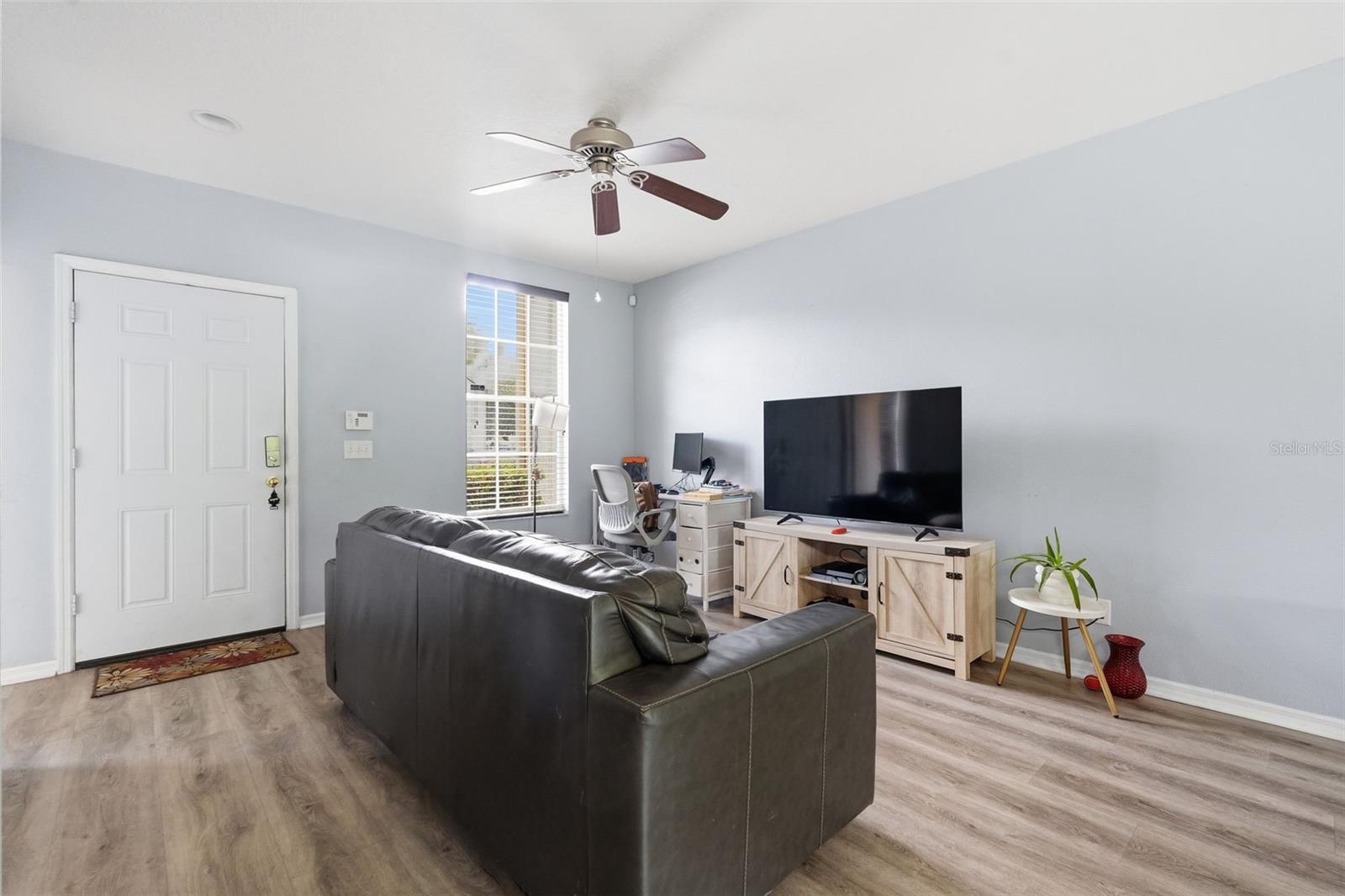 1250 CHARLESWORTH DR — photo 8