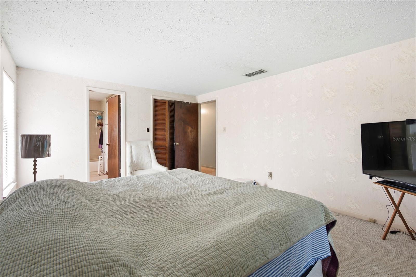15806 PENNINGTON RD — photo 28