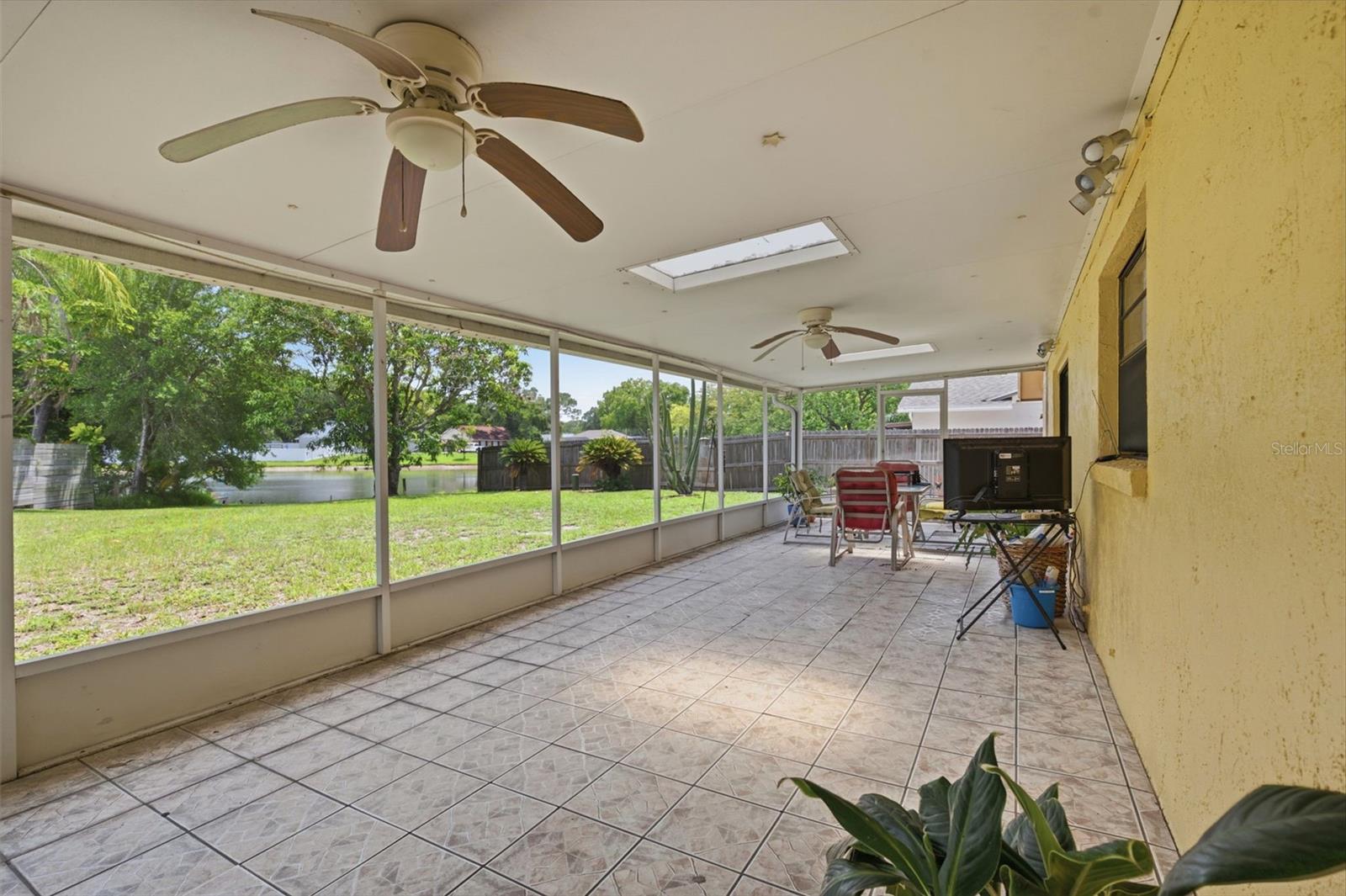 15806 PENNINGTON RD — photo 3
