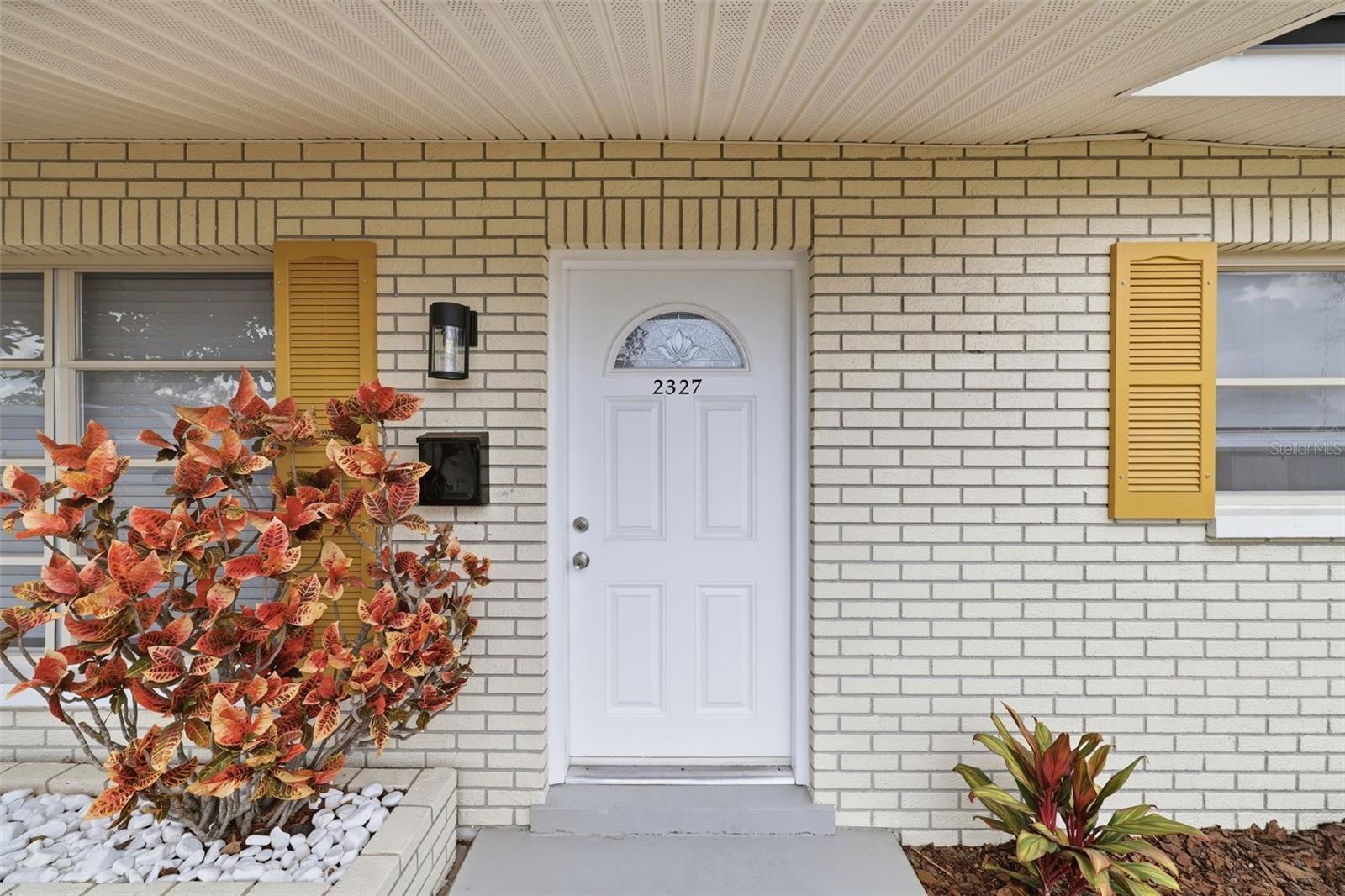 2327 W KNOLLWOOD PL — photo 3