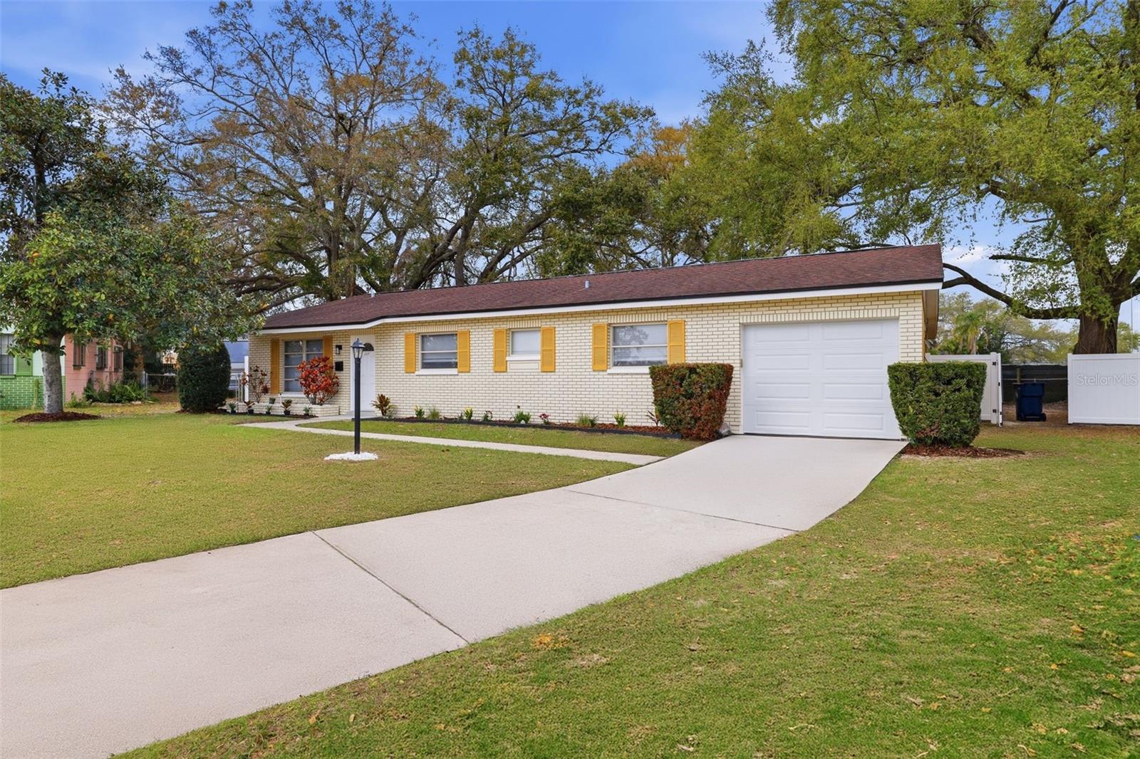 2327 W KNOLLWOOD PL — photo 2