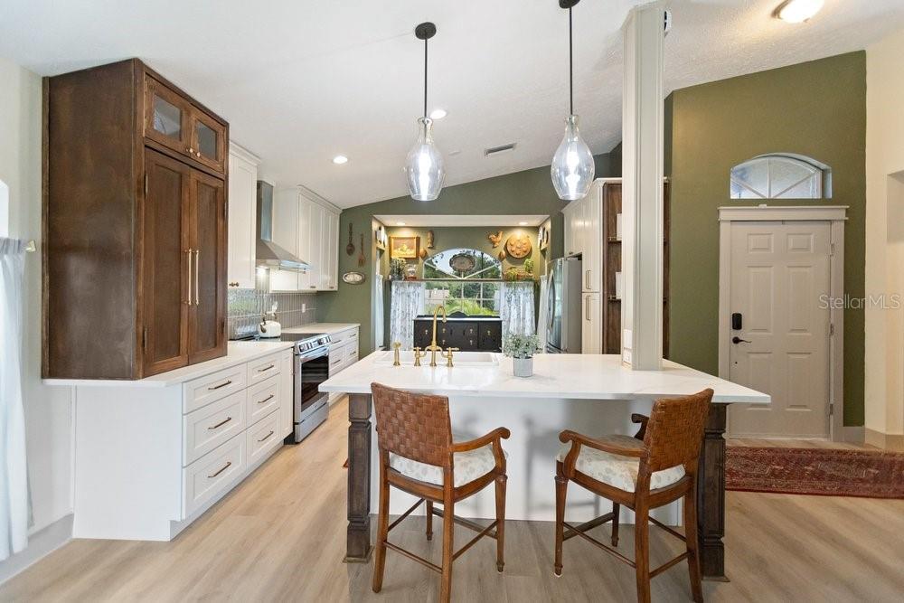 10551 MAGRATH LN — photo 4