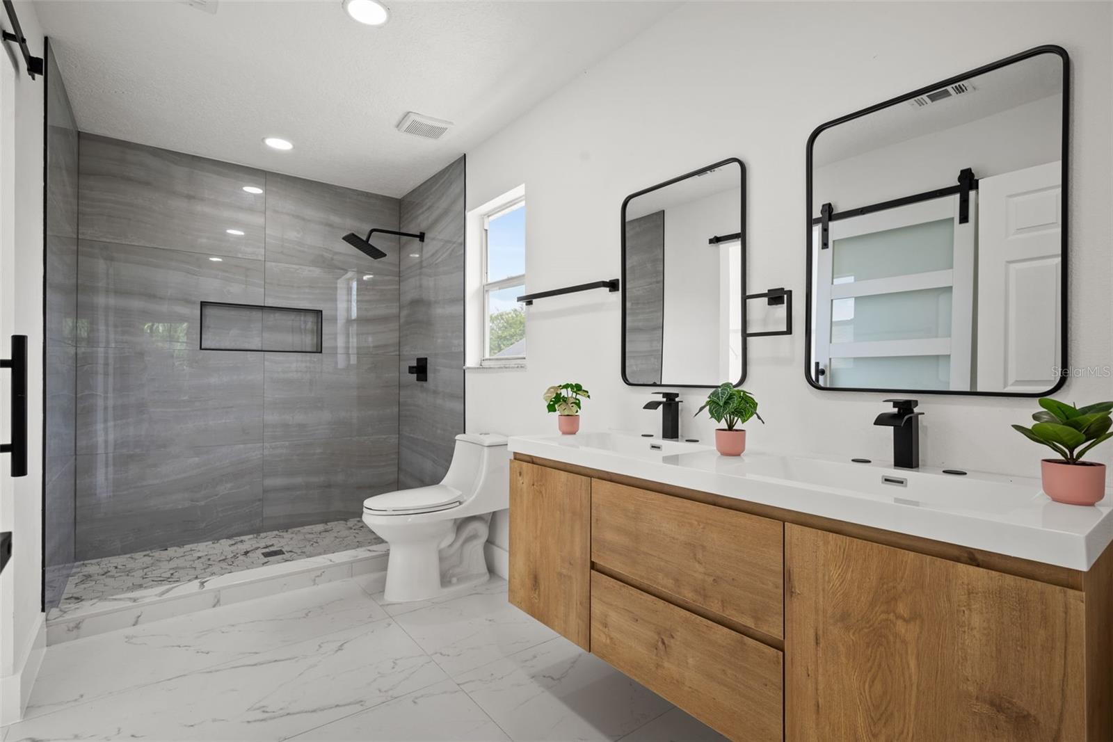 10224 MERRIMAC MANOR DR — photo 2