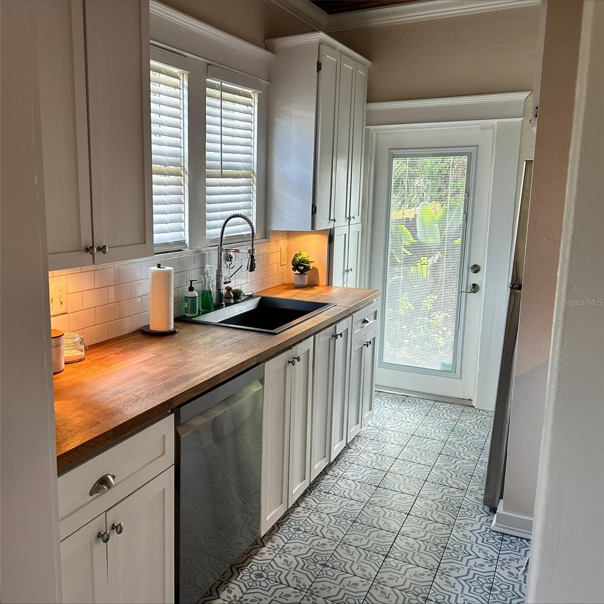 4922 N SUWANEE AVE — photo 8