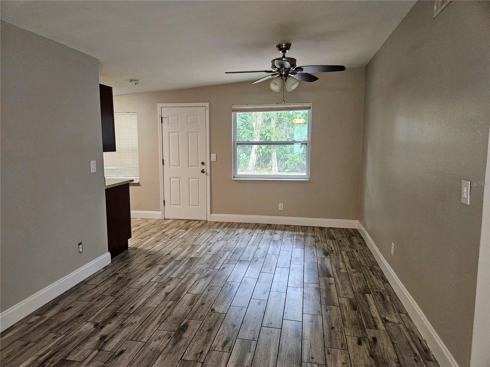 15165 HARDING AVE — photo 5