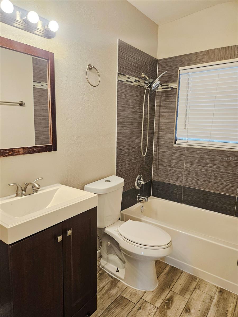 15165 HARDING AVE — photo 10