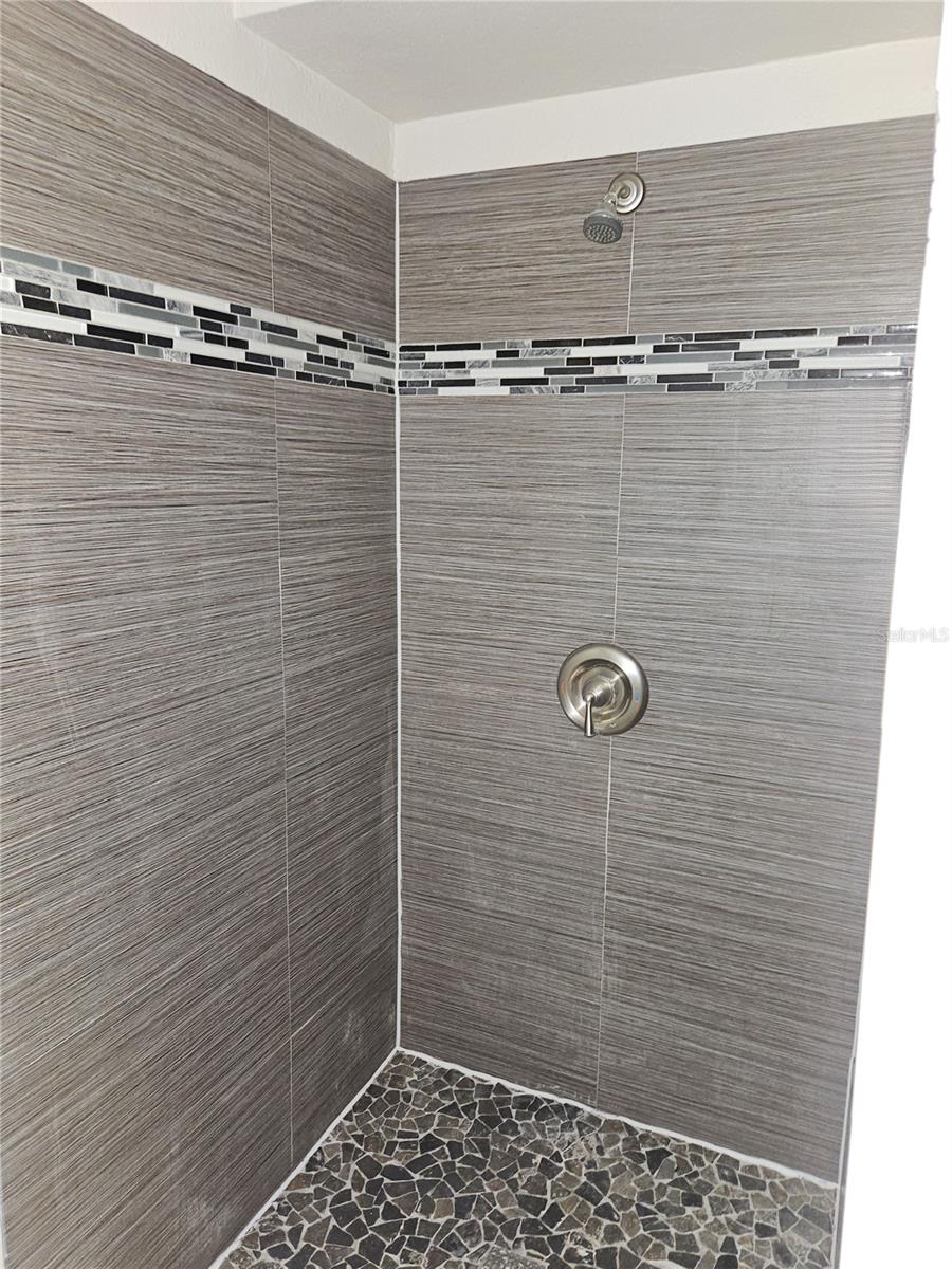 15165 HARDING AVE — photo 9