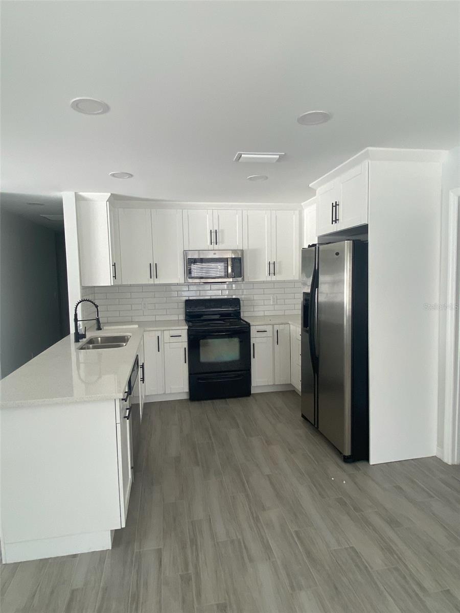 5008 PARADE ST — photo 3