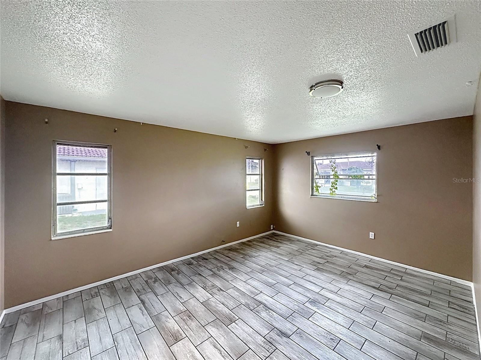1093 N CYPRESS POINT DR — photo 16