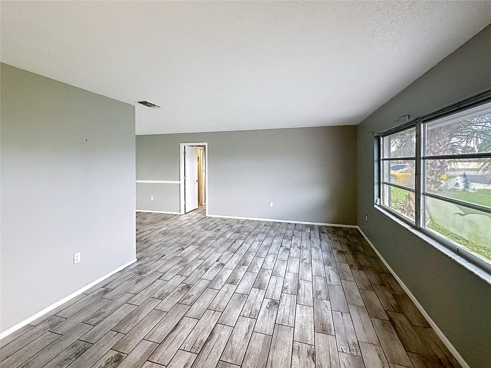 1093 N CYPRESS POINT DR — photo 13
