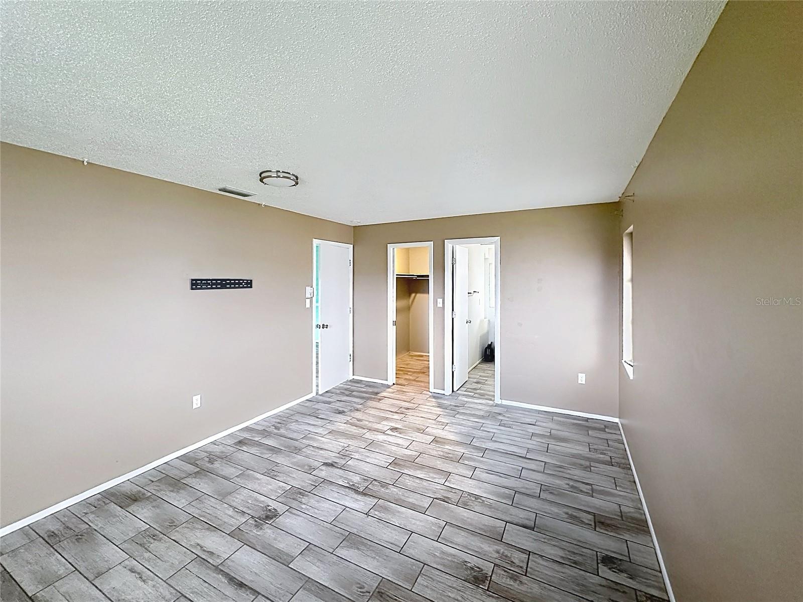 1093 N CYPRESS POINT DR — photo 17