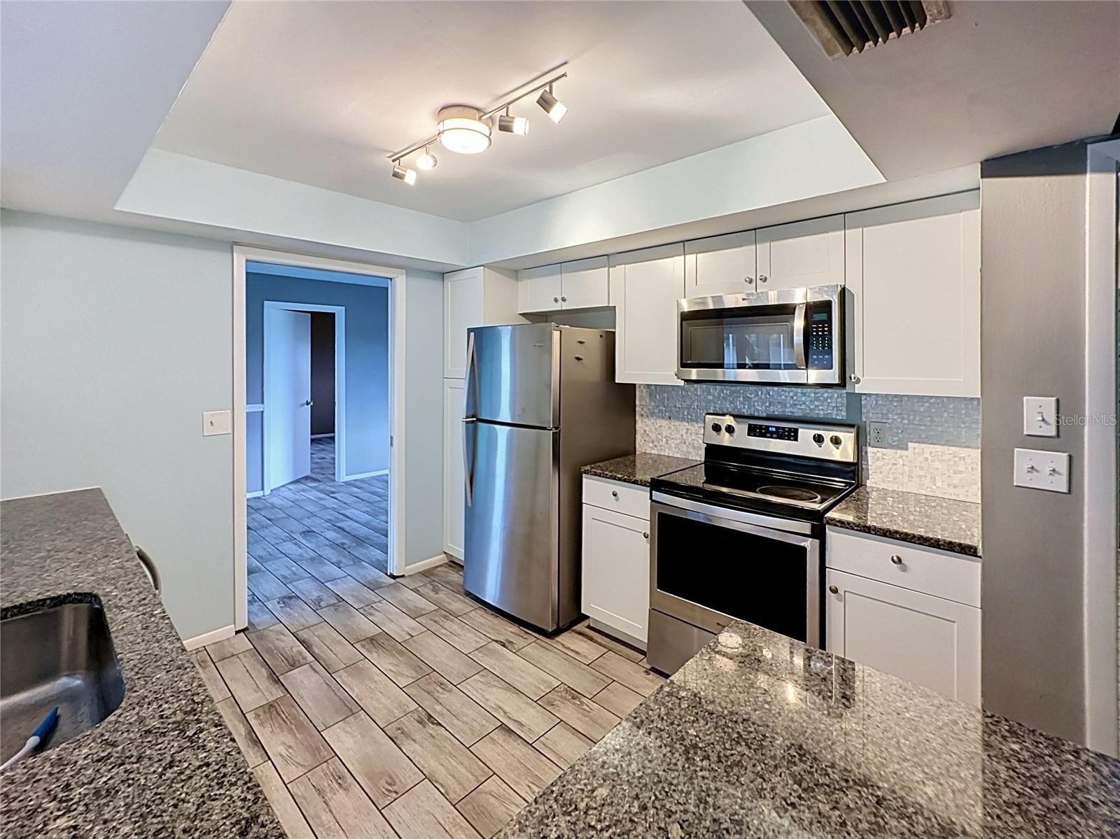 1093 N CYPRESS POINT DR — photo 9