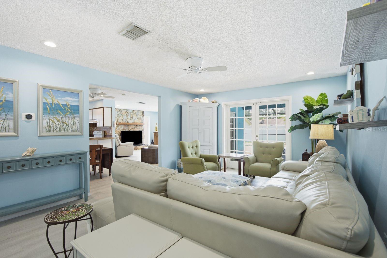 3047 CASCADE DR — photo 10