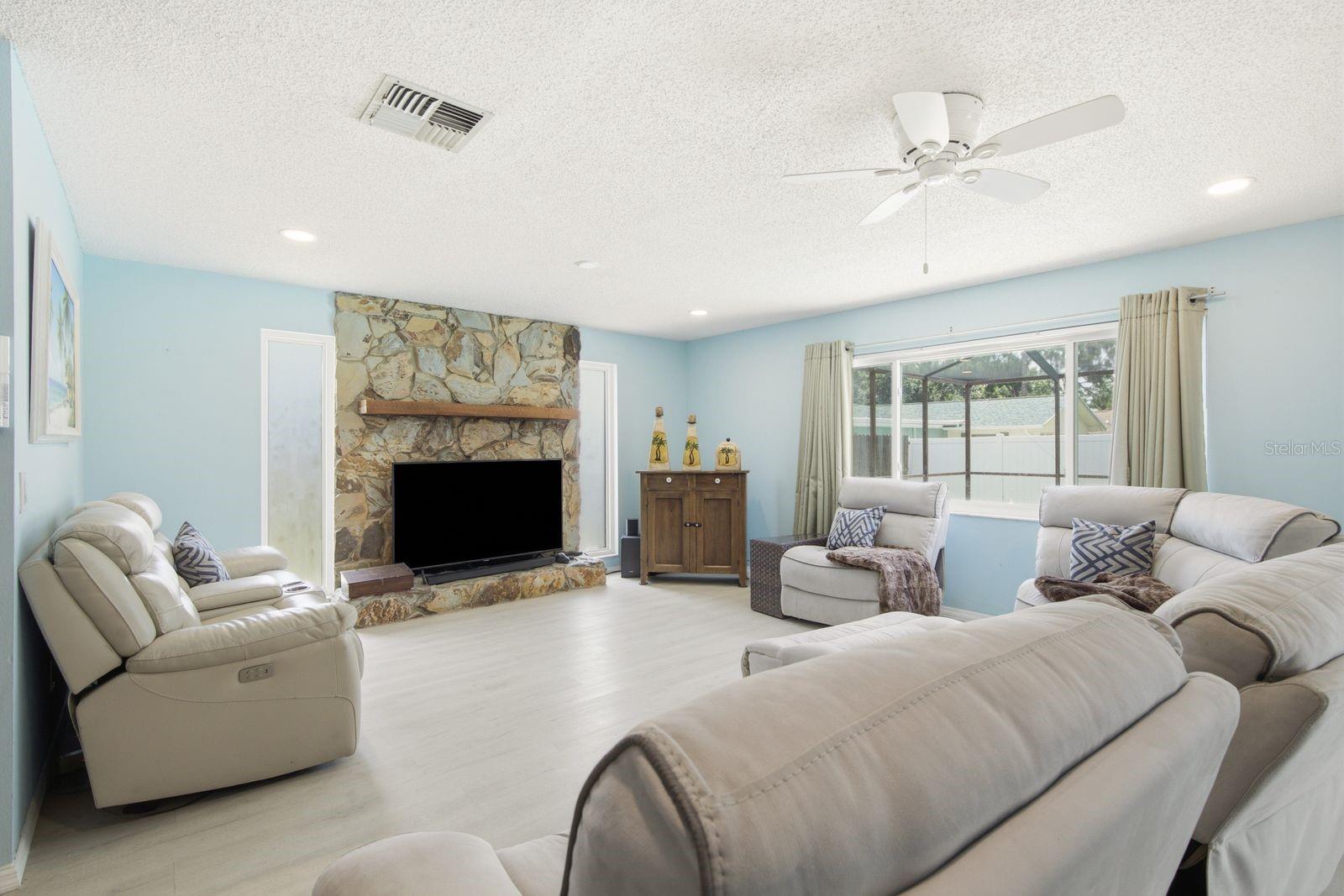 3047 CASCADE DR — photo 17