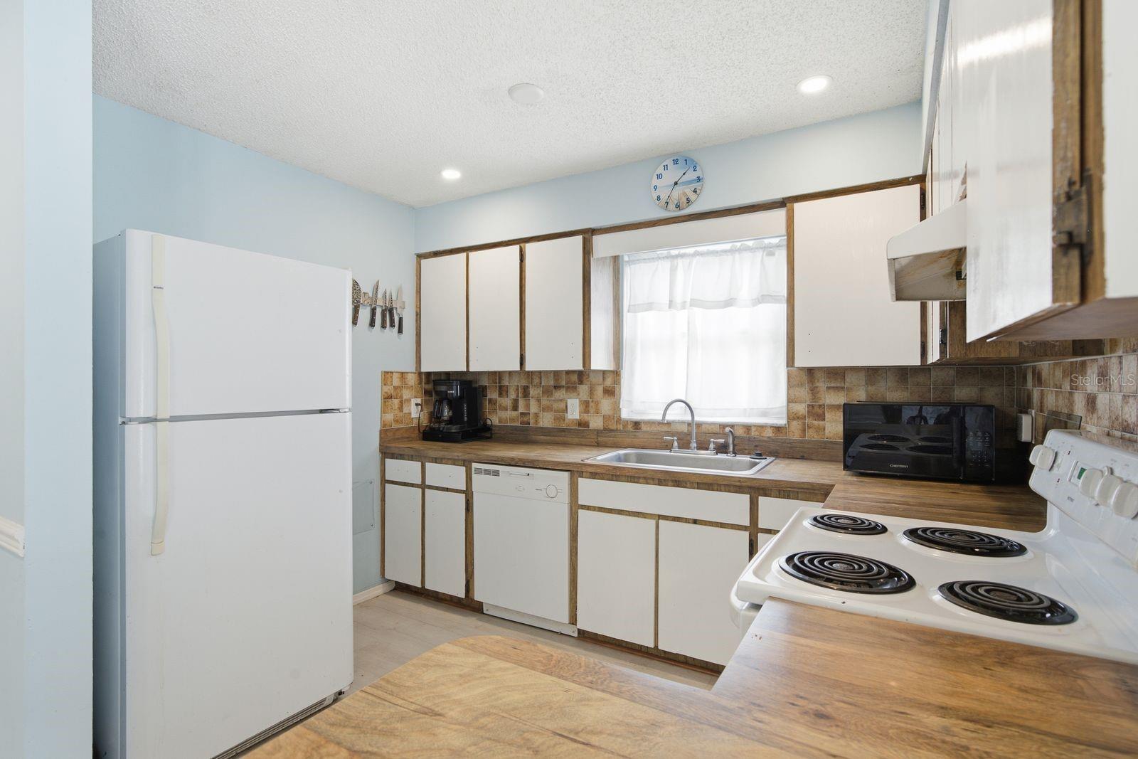 3047 CASCADE DR — photo 14