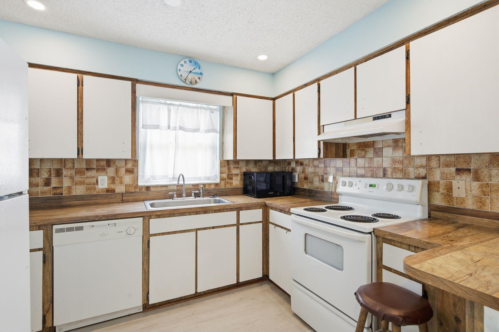 3047 CASCADE DR — photo 15