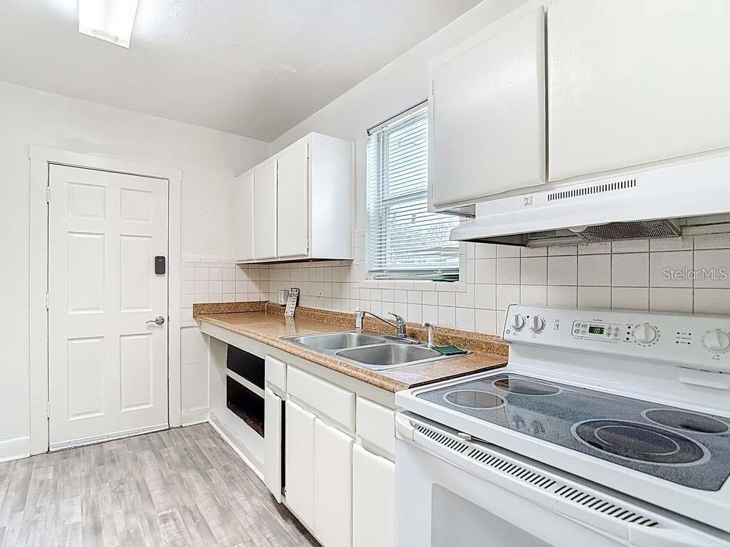 1008 E 24TH AVE — photo 11