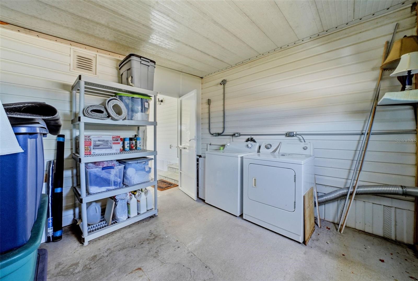 12116 HORSESHOE LN — photo 32