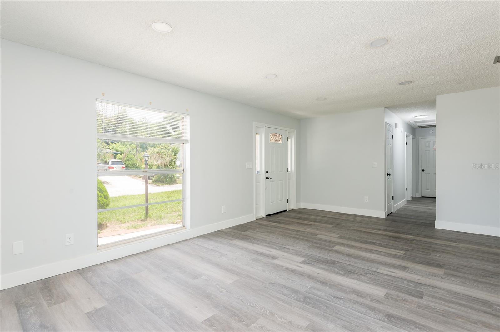 902 SHANGRI LA DR — photo 3