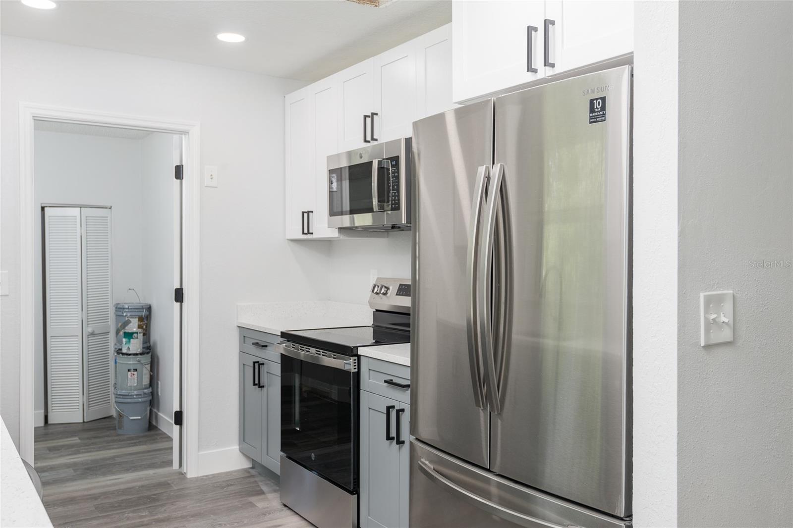 902 SHANGRI LA DR — photo 11