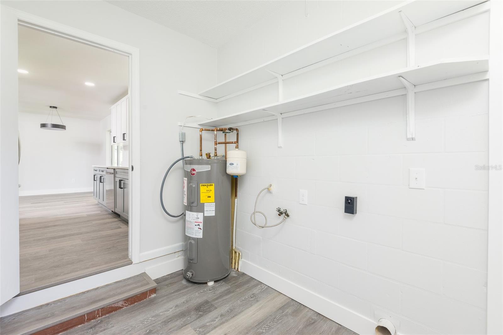 902 SHANGRI LA DR — photo 23