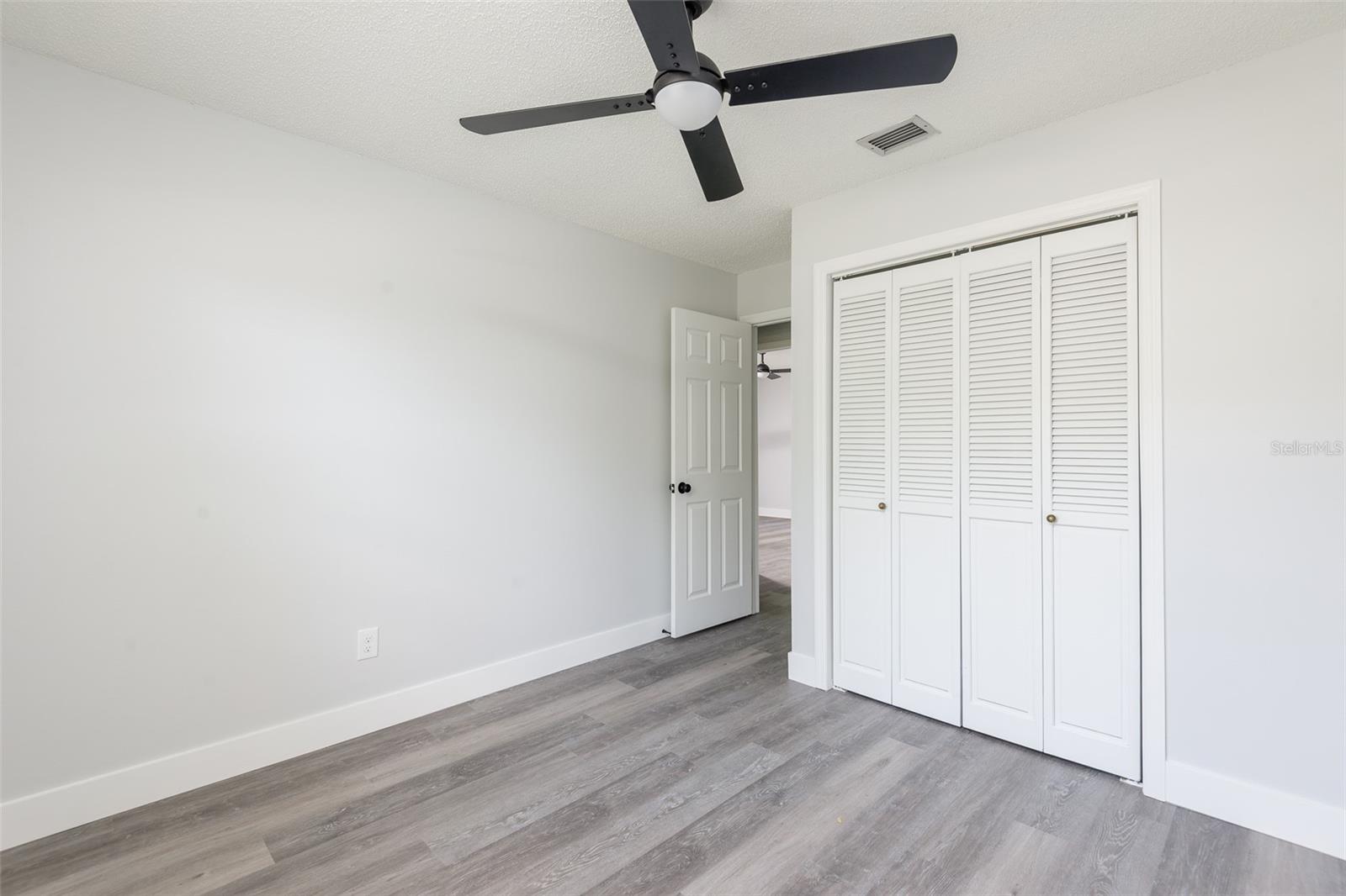 902 SHANGRI LA DR — photo 15
