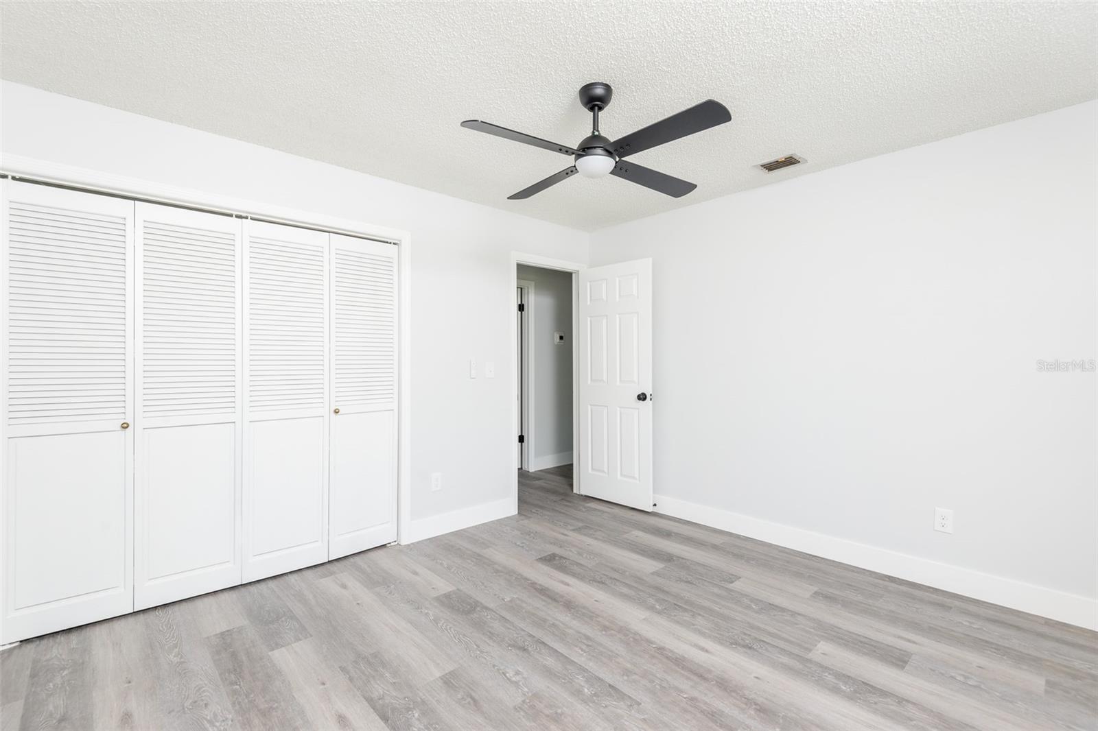 902 SHANGRI LA DR — photo 18