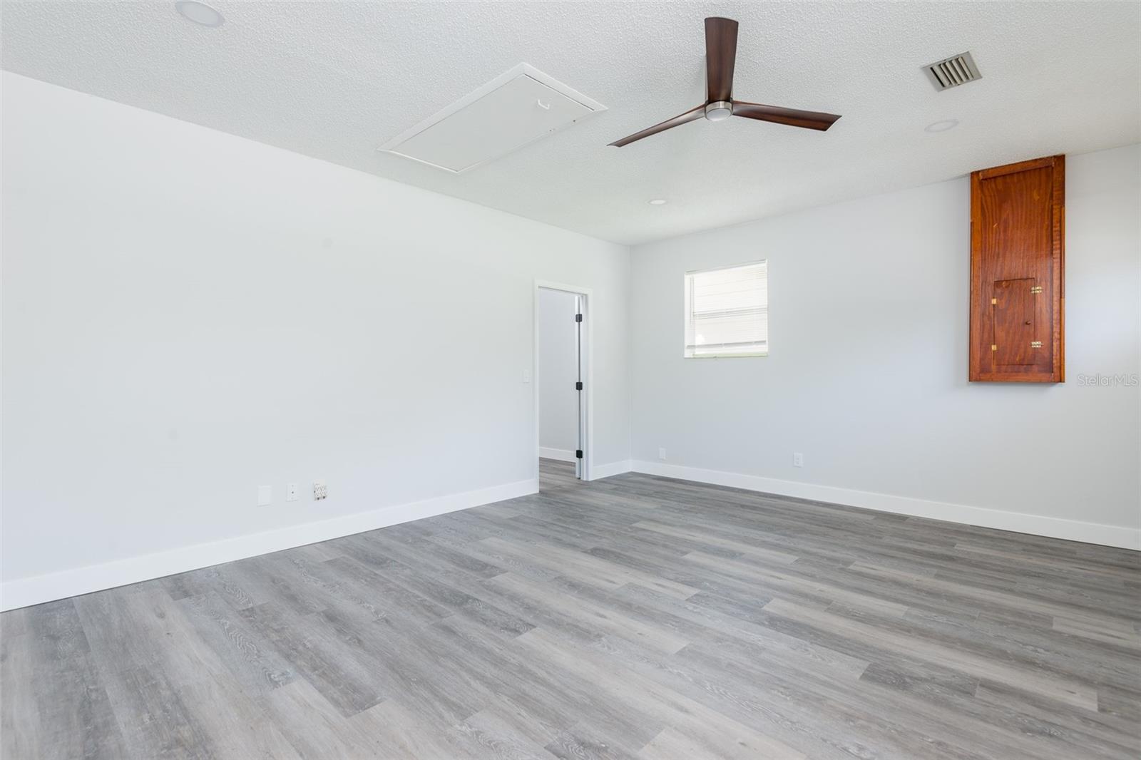 902 SHANGRI LA DR — photo 7