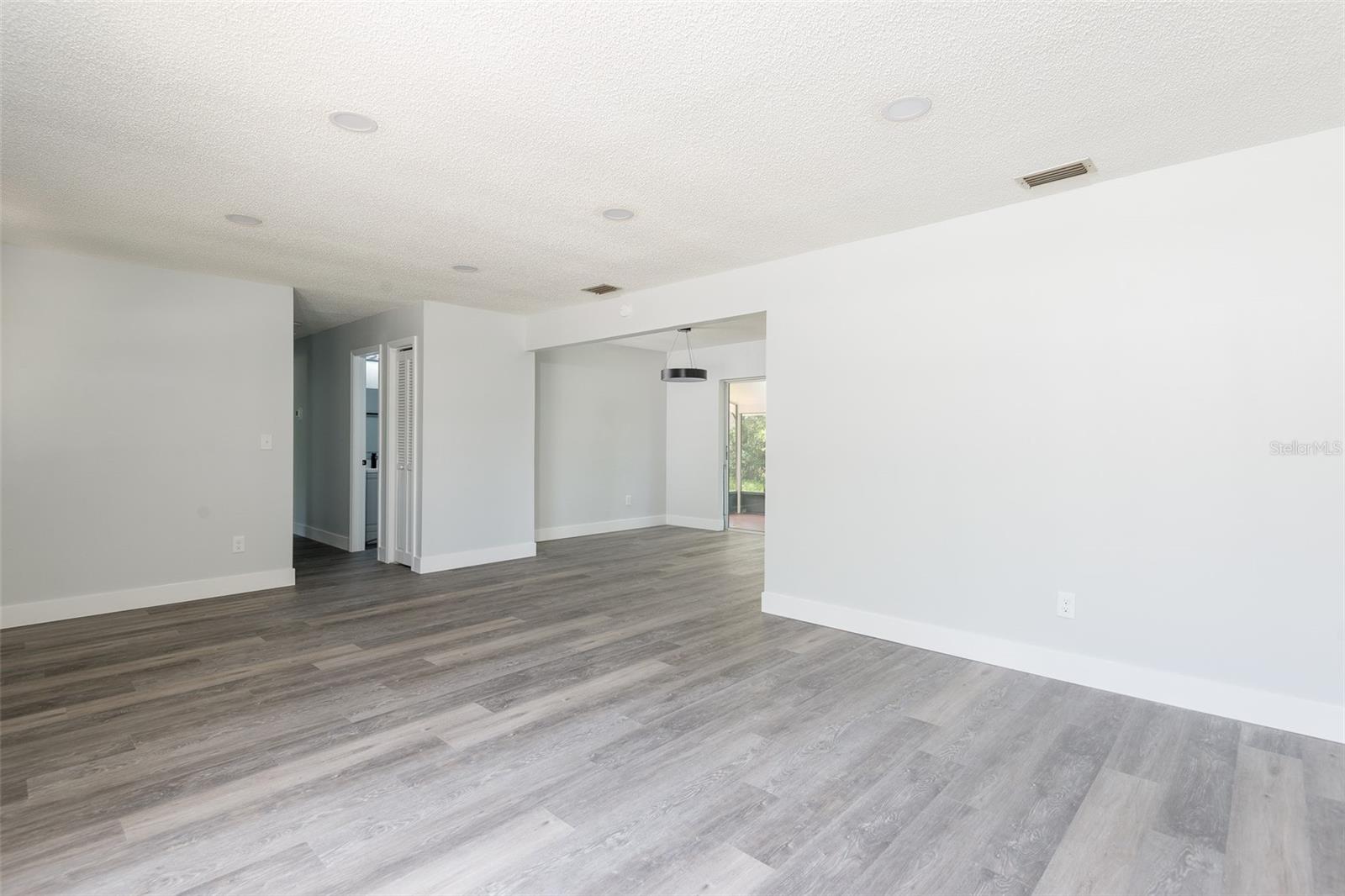 902 SHANGRI LA DR — photo 5