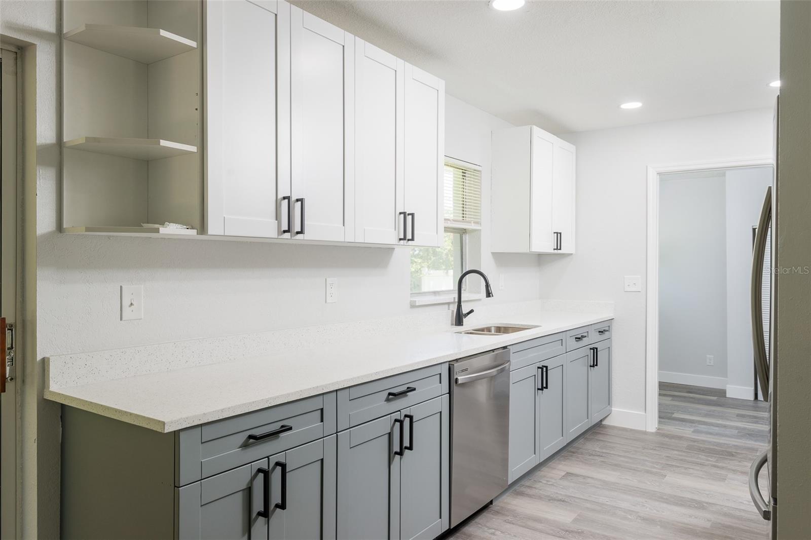 902 SHANGRI LA DR — photo 12