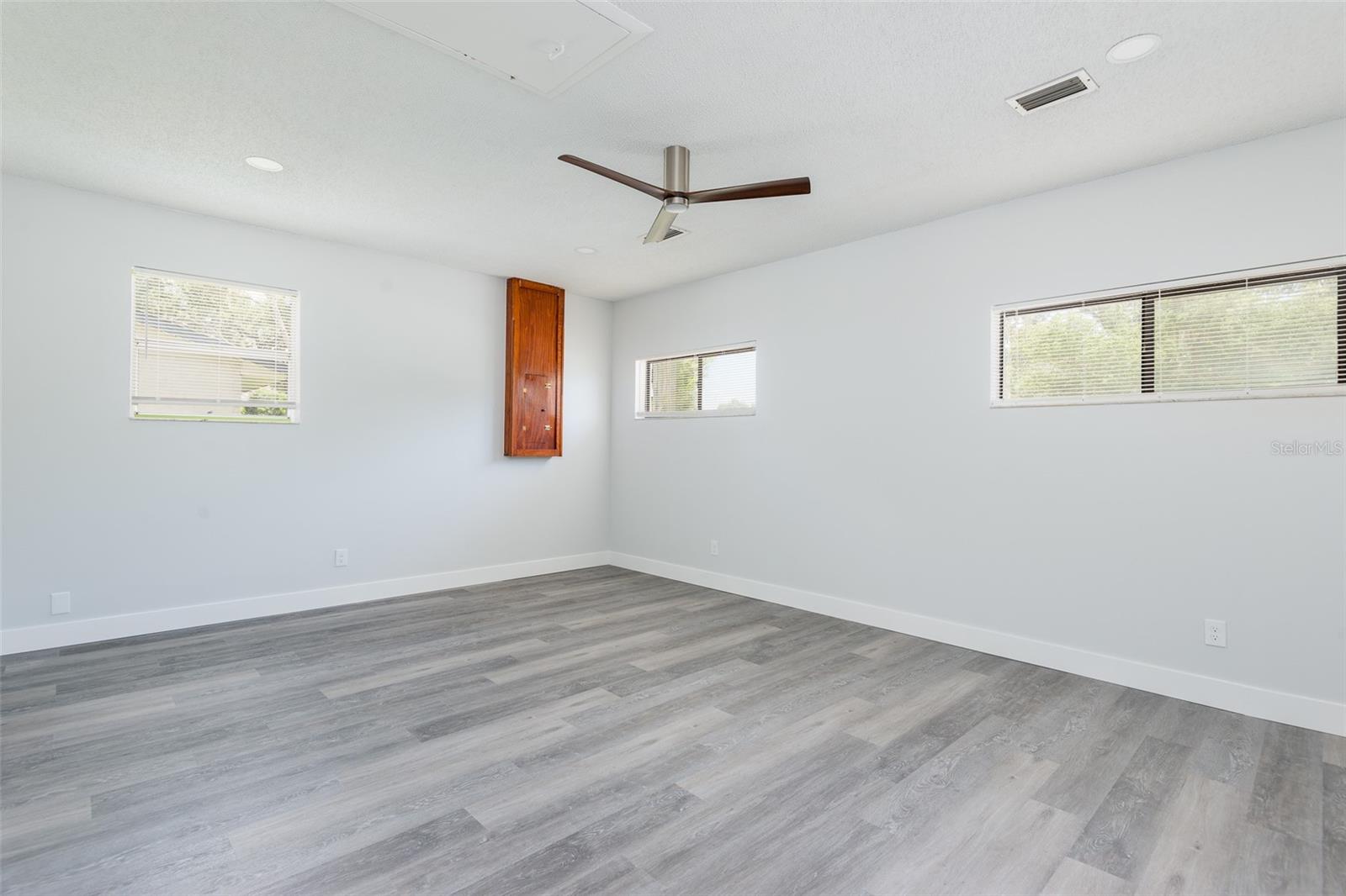 902 SHANGRI LA DR — photo 8