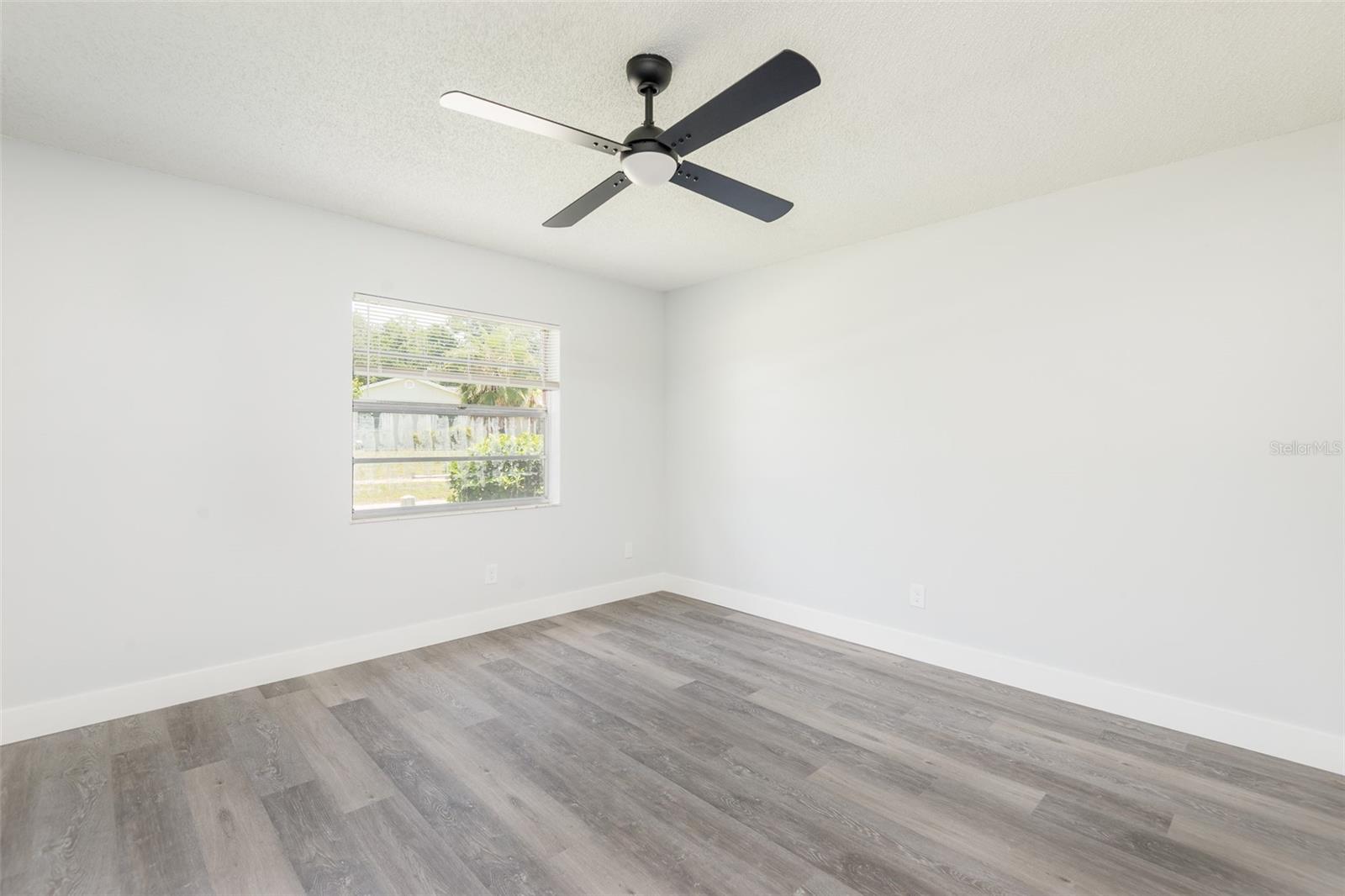 902 SHANGRI LA DR — photo 17