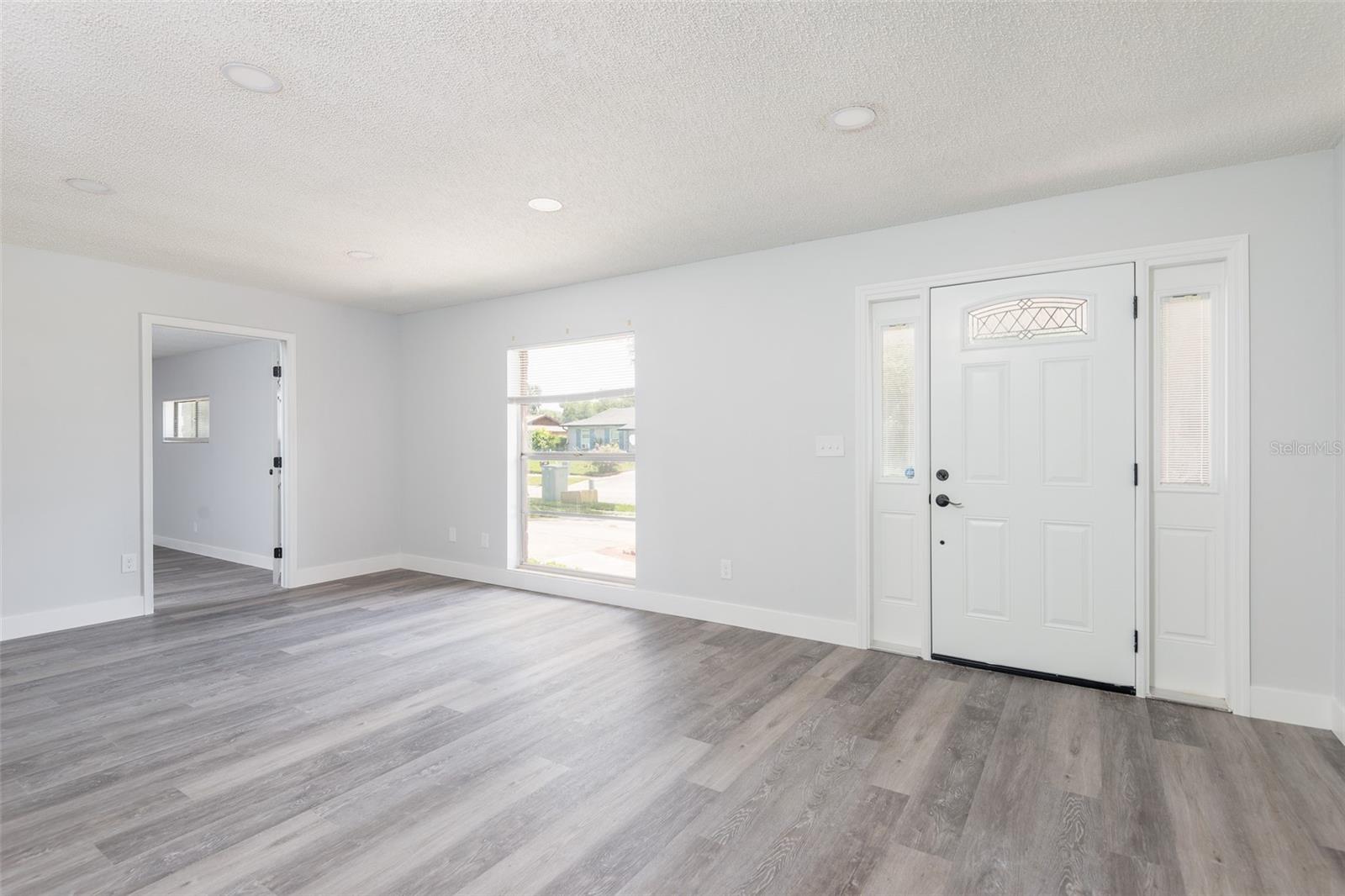 902 SHANGRI LA DR — photo 2
