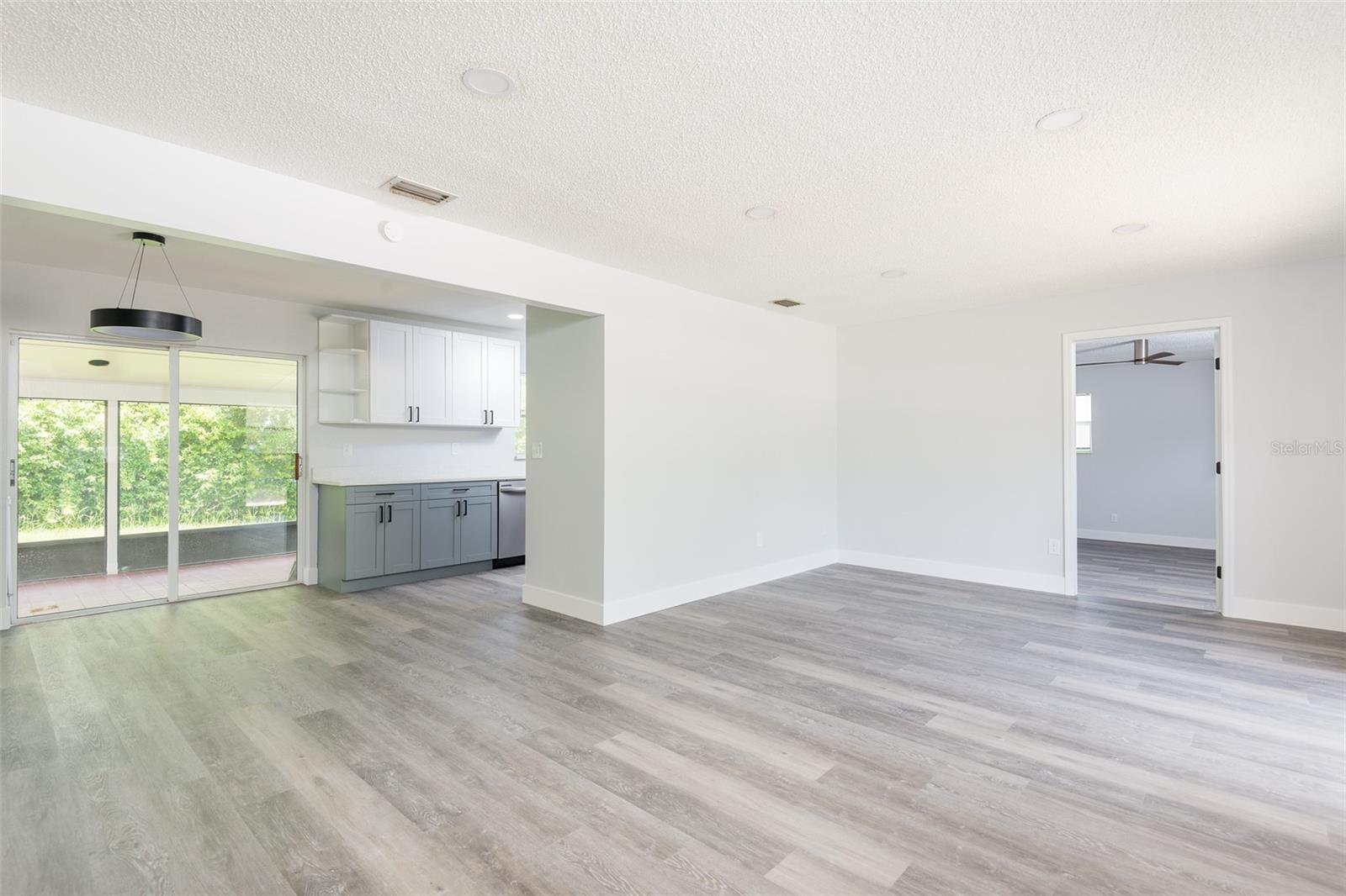 902 SHANGRI LA DR — photo 4