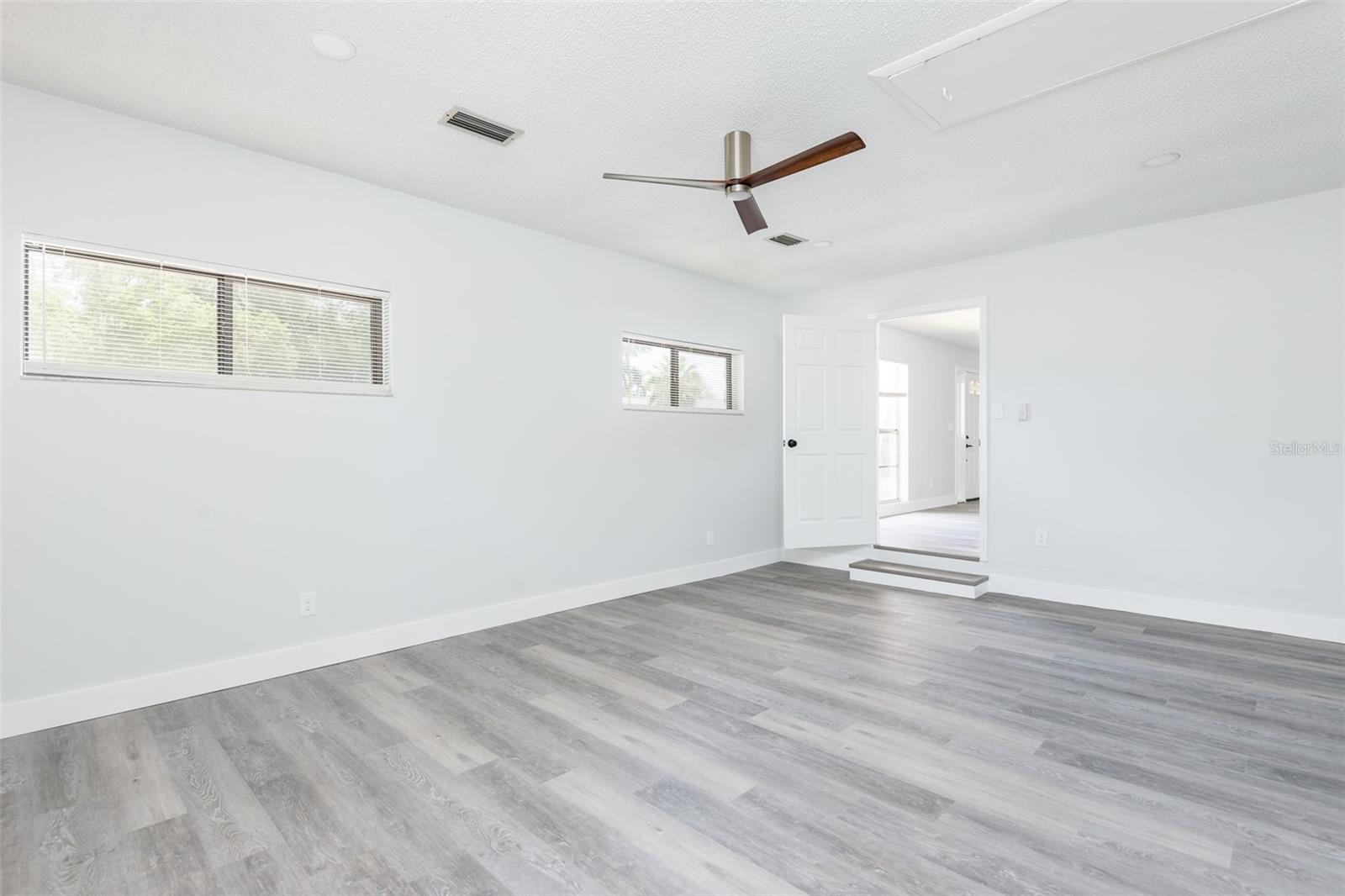 902 SHANGRI LA DR — photo 6