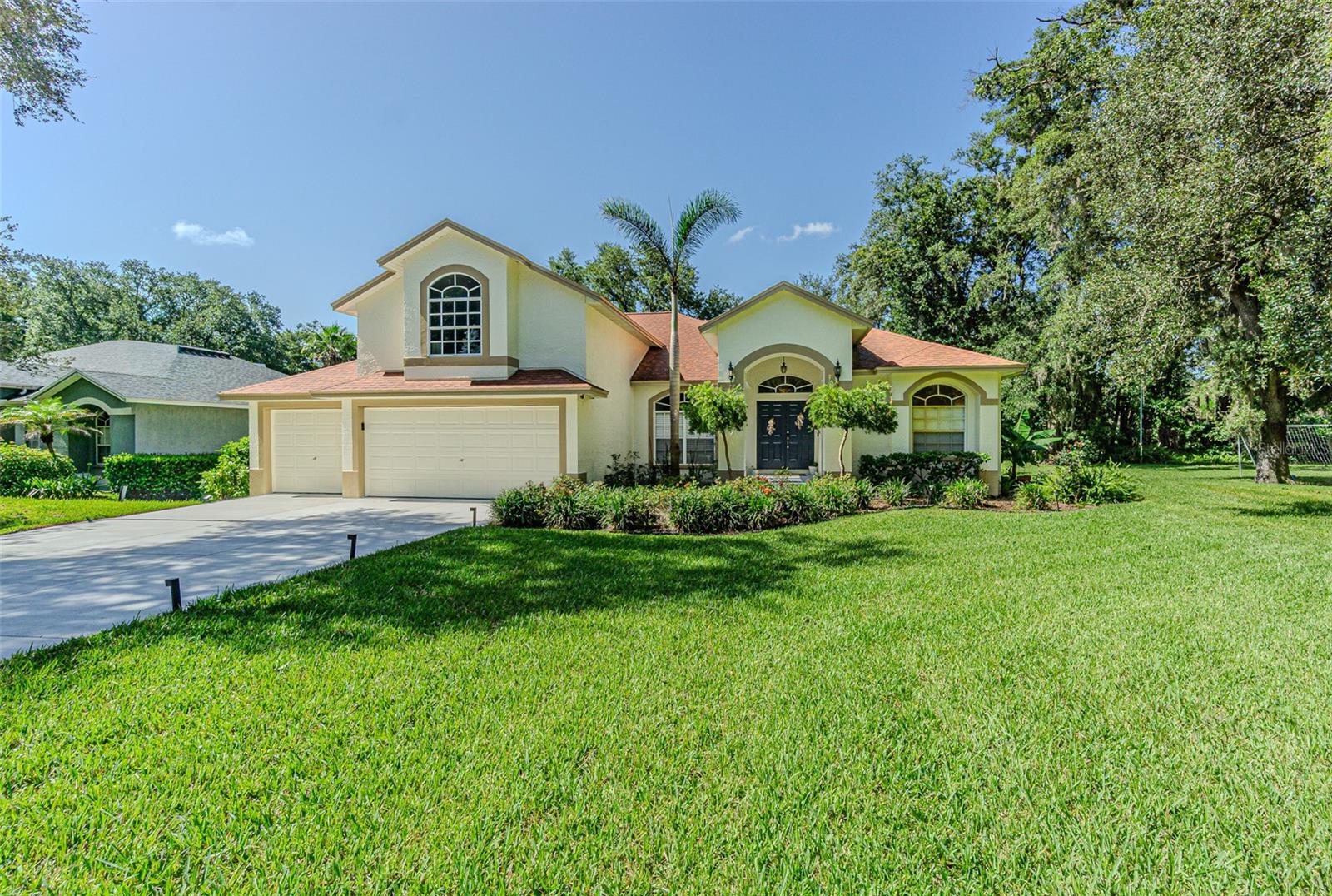 2409 FOX FOREST DR — photo 2