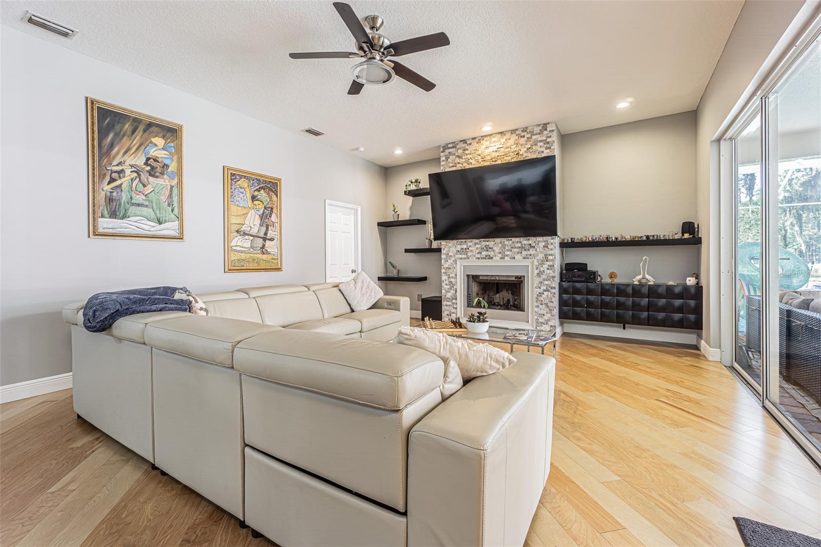 2409 FOX FOREST DR — photo 7