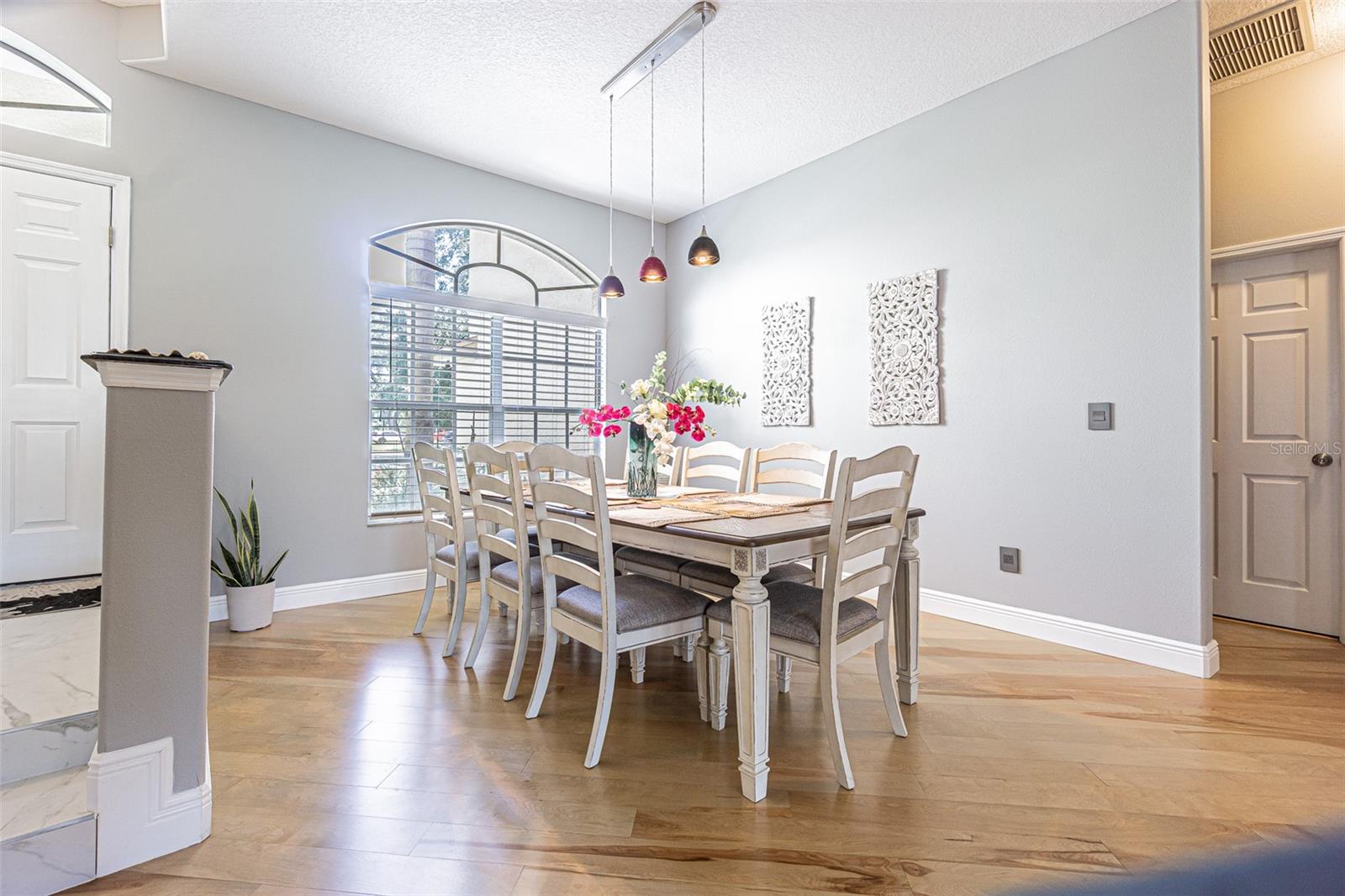 2409 FOX FOREST DR — photo 6