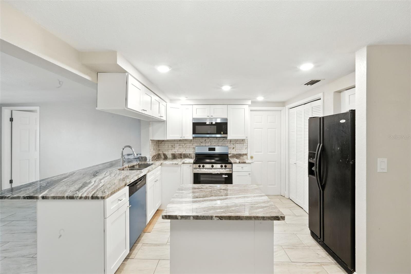 9239 PALM AVE — photo 8