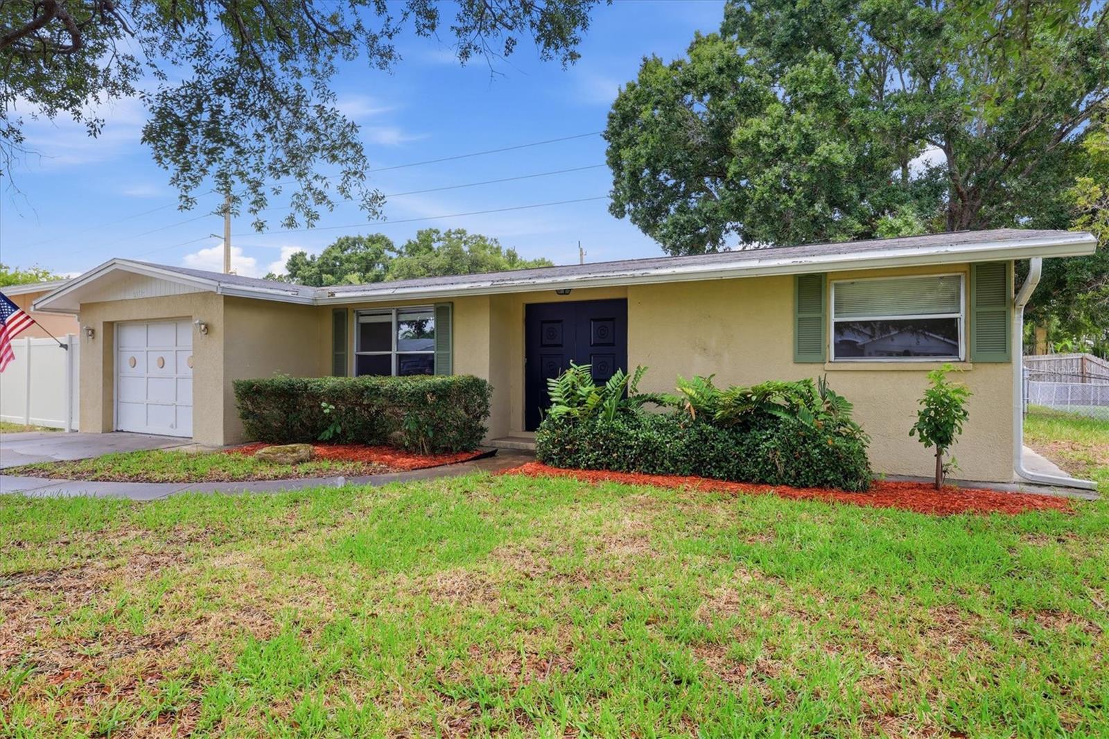2173 FIESTA DR — photo 4