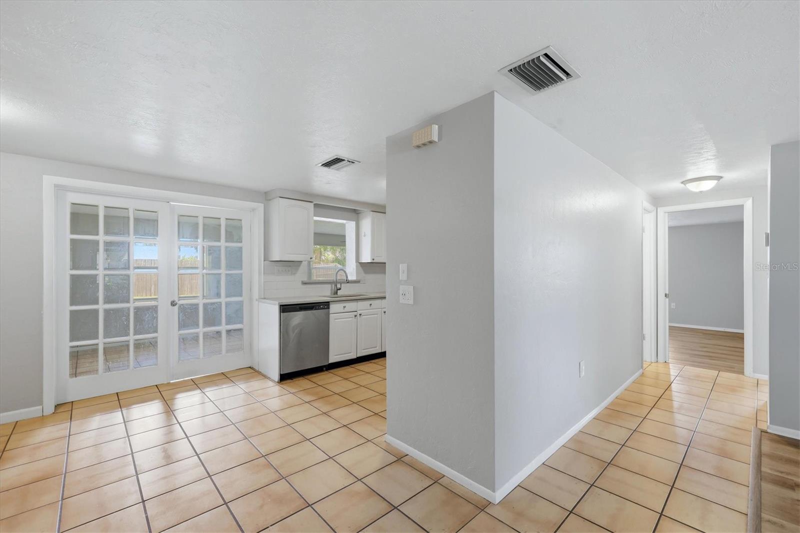 2173 FIESTA DR — photo 12