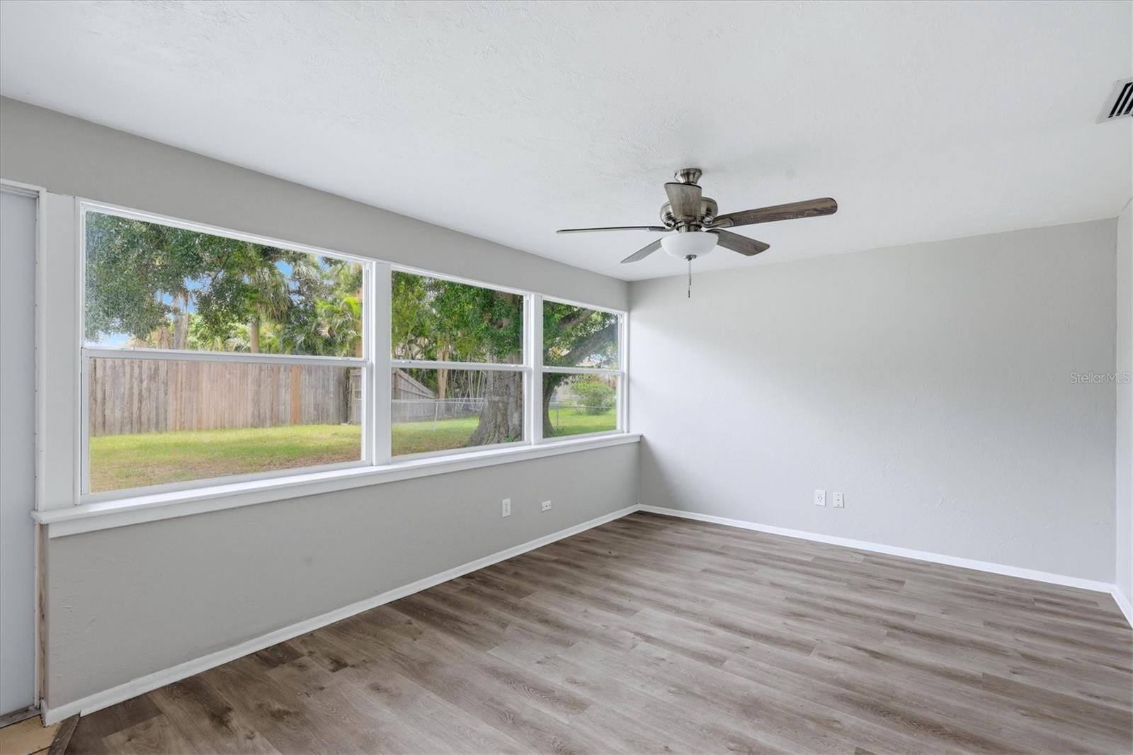 2173 FIESTA DR — photo 19
